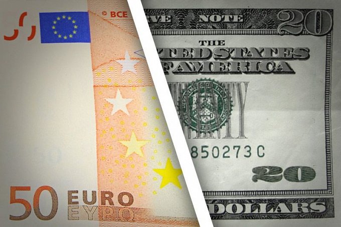 Sterling Pound Edges Higher before Bank of England Rate Vote