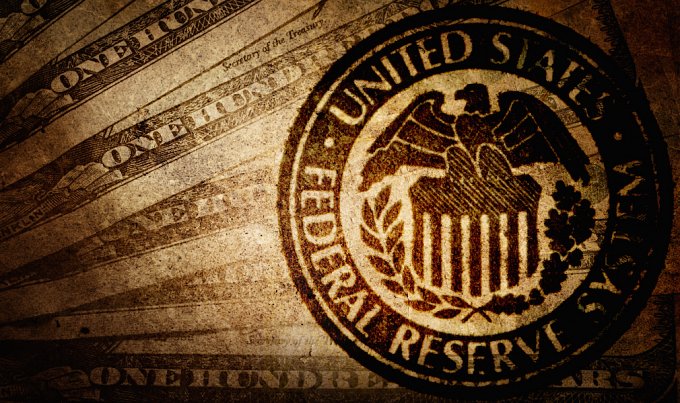 Dollar yet under pressure ahead of FOMC Minutes