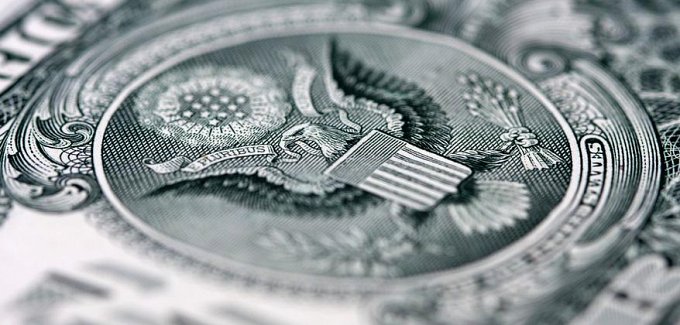 Dollar Holds Awaiting Signals on Trade & Fed Policy