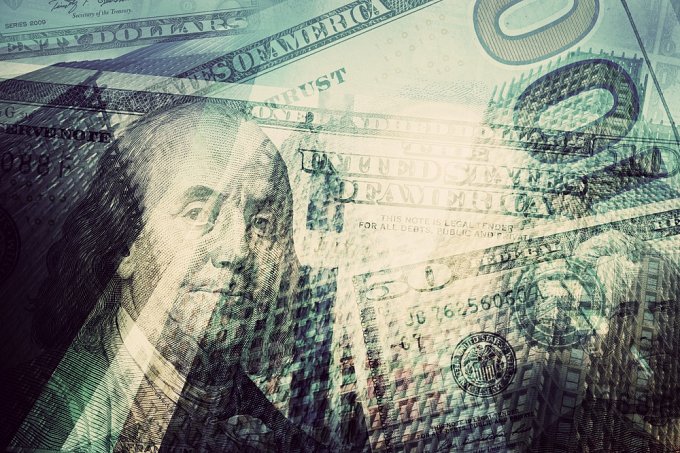 Dollar met its crisis at the hands of a negative Retail Sales